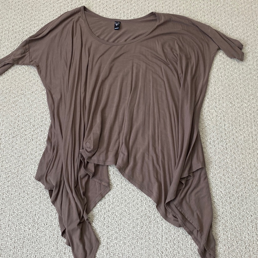 Cropped sleeve top